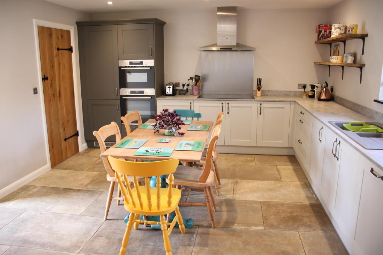 Wonderfully Spacious Luxury Holiday Cottage Billingshurst Exterior photo